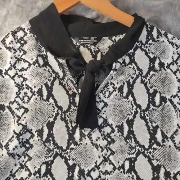 Curve Snakeskin Print Modern Bold Basic Y2k Edge Soft Black Collar A Vcut Top 1X - Picture 3 of 8